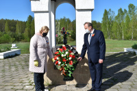 В Клинцовском районе в День Победы возложили цветы  и венки к памятникам