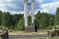 Память нам стучится в сердце