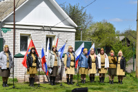 Память мне стучится в сердце