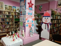 Новогоднее оформление в библиотеке.