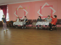 А музыка звучит…