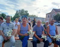 Расплескалась синева