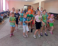 Мы играем и поем, вместе весело живем!